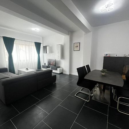 Marvellous Aparthotel With Master Apartments Сучава Экстерьер фото