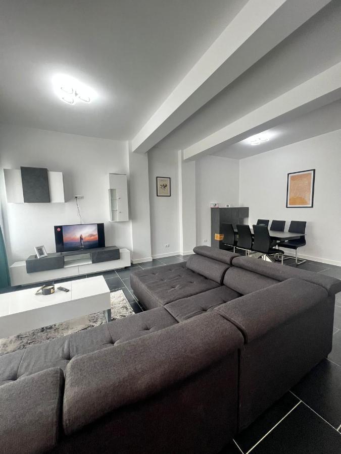 Marvellous Aparthotel With Master Apartments Сучава Экстерьер фото