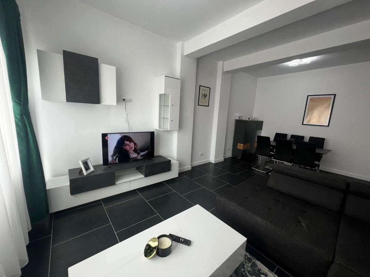 Marvellous Aparthotel With Master Apartments Сучава Экстерьер фото