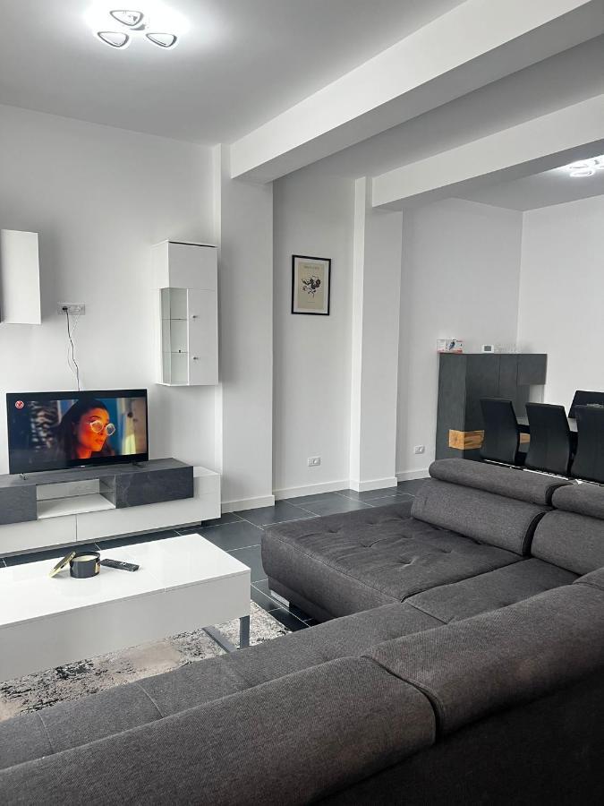 Marvellous Aparthotel With Master Apartments Сучава Экстерьер фото