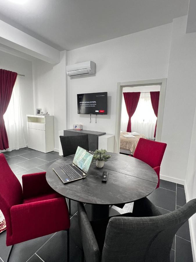 Marvellous Aparthotel With Master Apartments Сучава Экстерьер фото