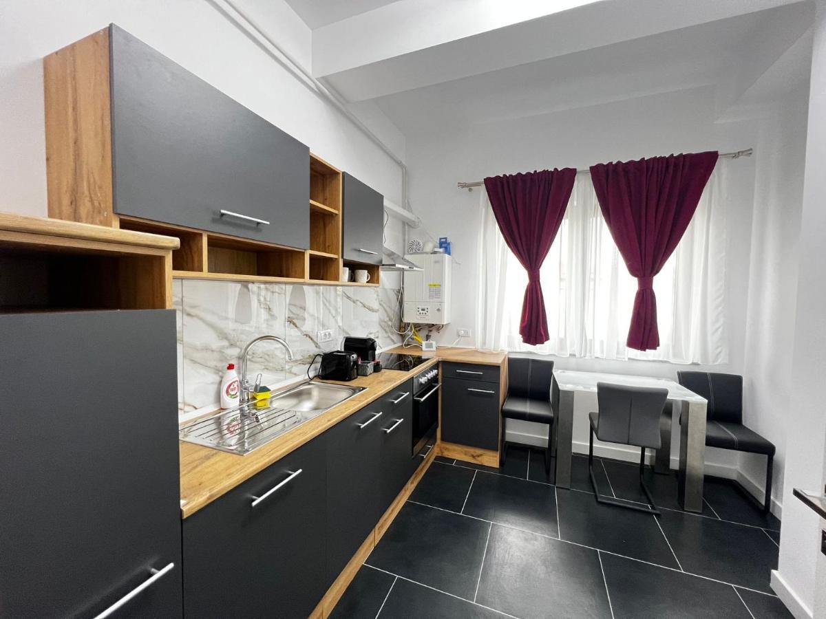 Marvellous Aparthotel With Master Apartments Сучава Экстерьер фото